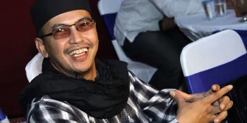 Rumah Terbakar, Foto Almarhum Uje Selamat Dari Api