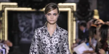 Rupanya Ini Alasan Cara Delevingne Telanjang di Pulau Bali