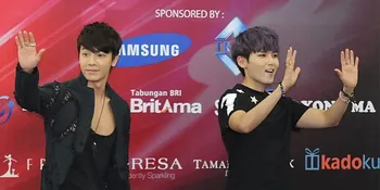 Ryeowook Bermain-Main Dengan Ular di Indonesia