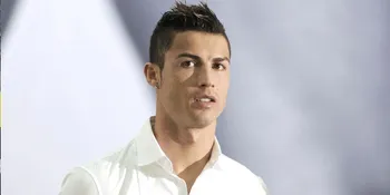 Saat Christiano Ronaldo Jalani Ice Bucket Challenge, Seksi!