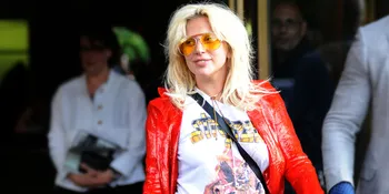 Saat Lady Gaga Pamer Sepatu &#38; 'Tanpa Busana', Keren Atau ...