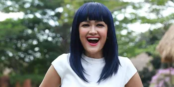 Saat Lebaran, Julia Perez Doyan Beri Hadiah Keponakan - ke Pantai