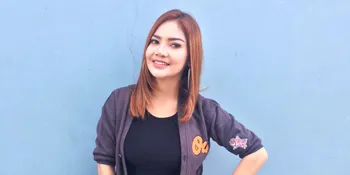 Saat Manggung, Irma Darmawangsa Sering Bagi-Bagi Uang?