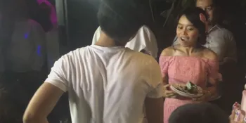 Saat Rizki Ridho Beri Lesti Kalung Sebagai Kado, Sweet Banget!
