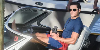 Saat Zac Efron Nggak Bisa Berhenti Selfie, Jadi Anak Alay?