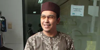 Sahabat Hadiahkan Lukisan Telur Untuk Mendiang Uje