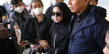 Saksikan Proses Ekshumasi Autopsi, Tamara Tyasmara Percayakan Polisi dan Tim Dokter Ungkap Kematian Putranya