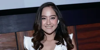 Salshabilla Adriani Tampil Cantik Berbalut Kebaya Saat Wisuda