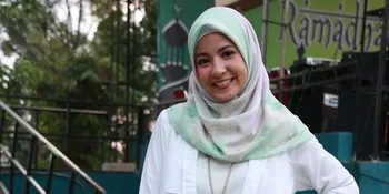 Salut! Natasha Rizki Ajarkan Berbagi Pada Buah Hati Sejak Dini