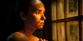 Salvita Decorte Terjebak Antara Dua Dunia di Serial Halfworlds!