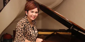Sama-Sama Batak, Joy Tobing Nyanyi di Nikahan Judika