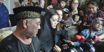 Sambil Menangis, Ibunda Ceritakan Saat-Saat Terakhir Julia Perez