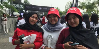 Sambut Ulang Tahun Chanyeol EXO, Fans Kompak Pakai Topi Merah