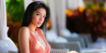 Sambut Valentine Day, Angel Karamoy Foto Cantik Sambil Pamer Side Boobs