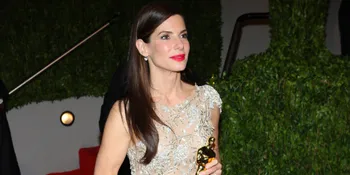 Sandra Bullock Berprofesi Sebagai Penjual Tupperware?