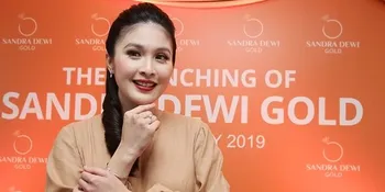 Sandra Dewi Launching Produk, Tamu Ambil Perhiasan Emas 18 Karat di Vending Machine