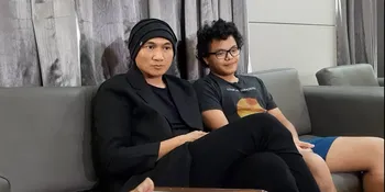 Sang Anak Dioperasi Karena Kening Sobek, Anji: Darahnya Banyak Sampai Kena Tulang