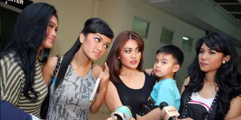 Sang Ibu Tak Sabar Timang Cucu Dari Julia Perez