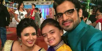 Santai di Sela Syuting, Divyanka &#38; Ruhaanika 'Mohabbatein' Selfie
