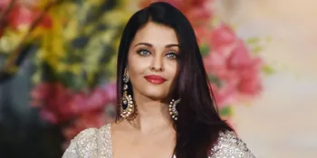 Sari Monokrom Berumbai Ini Bikin Aishwarya Rai Gagal Elegan