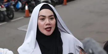 Sarita Abdul Mukti Diam-Diam Masih Pajang Foto Faisal Haris di Rumahnya, Apa Alasannya?