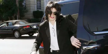 Sarung Tangan Terjual Mahal, Michael Jackson Terus Dieksploitasi?
