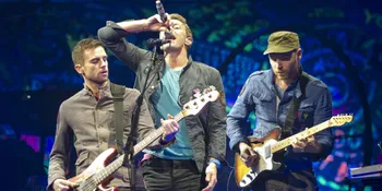 Sebar Video Baru, Para Personel Coldplay Jadi Simpanse di Hutan