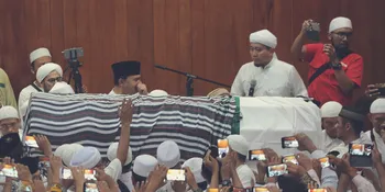Sebelum Dimakamkan, Jenazah Ustaz Arifin Ilham Keluarkan Bau Wangi