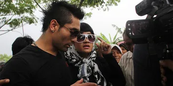 Sebelum Lamaran, Julia Perez Kirim Doa Untuk Mendiang Ayah