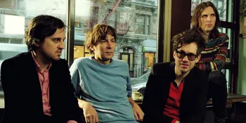 Sebelum Manggung Phoenix Berburu Batik