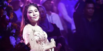 Sebelum Mobil Dibakar Orang, Via Vallen Sempat Dimarahi Ayah Karena Bangun Pagar Rumah Terlalu Tinggi