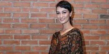 Seberapa Penting Kain Batik, Ini Pendapat Atiqah Hasiholan