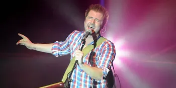 Secondhand Serenade Ramaikan JakCloth Summer Fest 2014