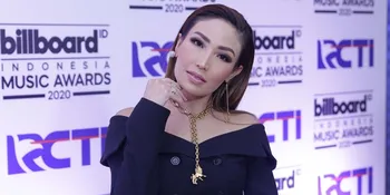 Sedang Work From Home, Ayu Dewi Ajari Anak Cuci Baju dan Setrika Sendiri