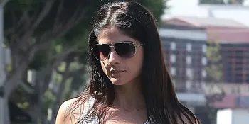 Seksinya Selma Blair Saat Pamer Sideboob
