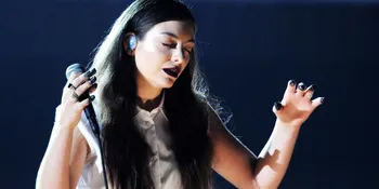 Selalu Diminta Senyum di Depan Kamera, Lorde Sebal!