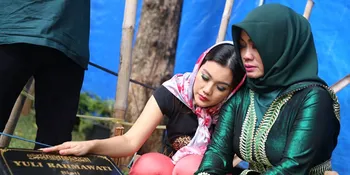 Selama 100 Hari Jupe Meninggal, Mama Hampir Tiap Hari Sambangi Makam
