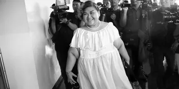 Selama Sakit Dalam Masa Tahanan, Pretty Asmara Dirawat Para Sahabat