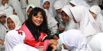 Selamat, Amel Carla Berhasil Lulus SMP Dengan Nilai Rata-Rata 9