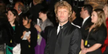 Selamat! Kini Jon Bon Jovi Resmi Bergelar Doktor