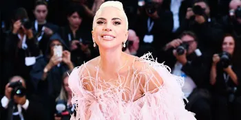Selamat! Lady Gaga &#38; Christian Carino Akhirnya Resmi Tunangan