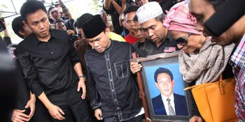 Selebriti Dan Tetangga Hadiri Tahlilan Jojon