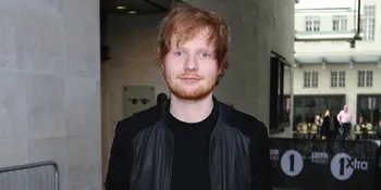Selesai Gelar Konser, Ed Sheeran Ajak Wayne Rooney Duet Bareng