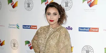 Selfie Bareng Rani Mukherjee, Gadis Cantik Ini Sukses Bikin Iri