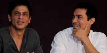Selfie Perdana SRK dan Aamir Khan Setelah 25 Tahun Berteman