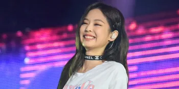 Sembunyi Dari Bodyguard, Lucunya Jennie BLACKPINK Terima Kado Dari Fans
