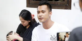 Sempat Ancam Kirim Santet, Pelaku Minta Maaf Sambil Bersimpuh di Kaki Eza Gionino