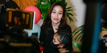 Sempat Kaget Dengar Indra Bekti Sakit, Ayu Ting Ting Turut Berdoa Agar Cepat Sembuh