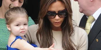 Senyum Langka Harper Seven Beckham Tertangkap Kamera