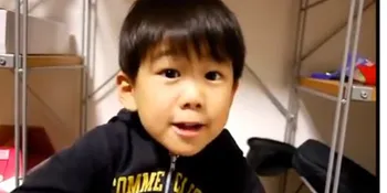 Seorang Bocah Nyanyikan 'I'm Yours' Bikin Gemes!